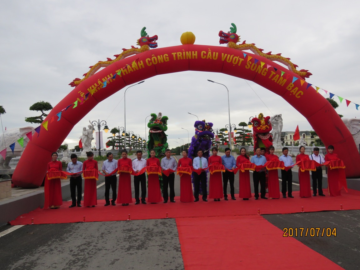 Cây cầu vượt sông được thi công trong thời gian ngắn nhất được khánh thành ngày 4.7. Ảnh HH