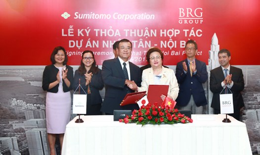 Ngày 18/4, tại Hà Nội, Công ty Cổ phần Tập đoàn BRG và Công ty Sumitomo Corporation Asia &amp; Oceania đã tổ chức Lễ ký kết thỏa thuận hợp tác phát triển dự án đô thị Nhật Tân – Nội Bài. Ảnh: P.V