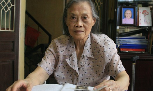 Bà Lê Thi, một trong hai người kéo cờ tại Lê Tuyên ngôn độc lập cách đây 70 năm, giờ đã bước sang tuổi 90