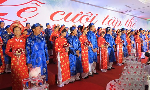 Có hàng trăm công nhân nên duyên từ đám cưới tập thể ở Sài Gòn