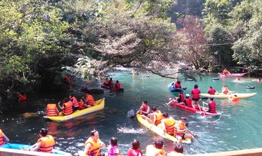 Suối nước Mọoc - một trong những địa điểm thu hút rất đông du khách khi đến Quảng Bình. Ảnh: Lê Phi Long