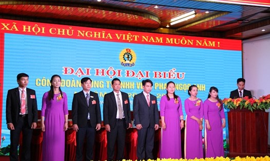 Ra mắt BCH CĐ Cty Phan Ngọc Anh nhiệm kỳ 2017- 2022 tại đại hội. Ảnh: K.P