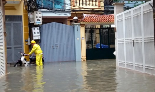 Ngập lụt tại tổ dân phố 44, phường Yên Hòa. Ảnh: PV