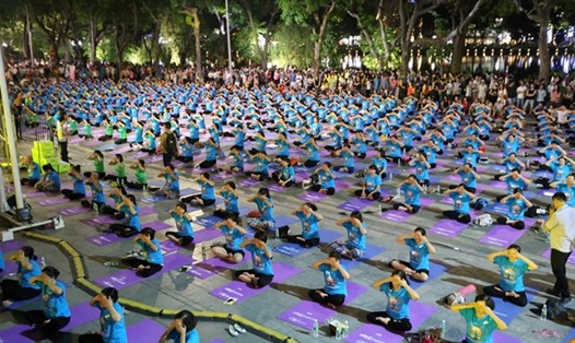 1.000 người tham gia đồng diễn Yoga.