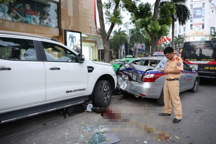 Hiện trường vụ tai nạn giao thông nghiêm trọng trên đường Bà Triệu (Hà Nội) ngày 22.6. Ảnh: PV