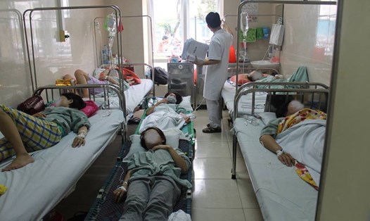 Số lượng người nhập viện vì sốt xuất huyết tăng từng ngày.