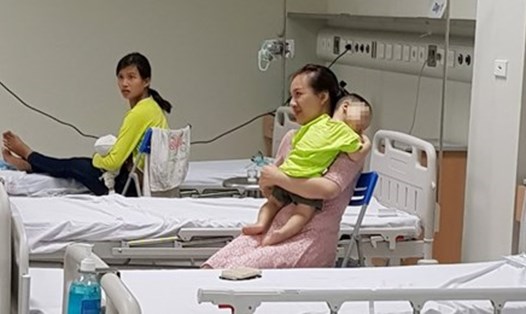 Cháu bé 14 tháng tuổi hiện đang được điều trị tại Bệnh viện Nhi trung ương.