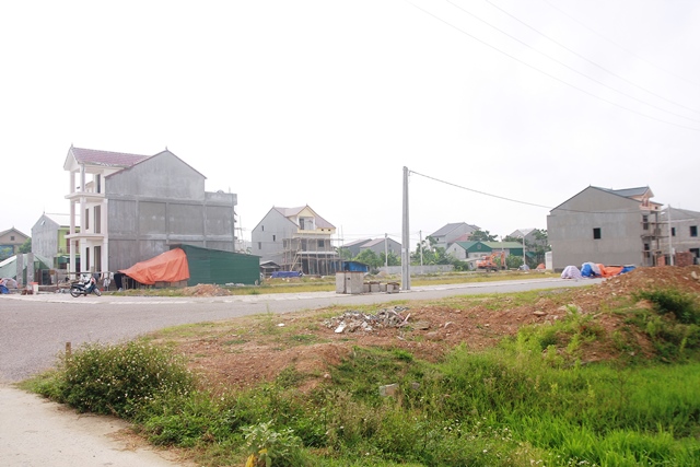 Khu tái định cư mới xã Hưng Đông, TP.Vinh, Nghệ An nhiều hộ dân không có nước sạch. Ảnh: H.Quân