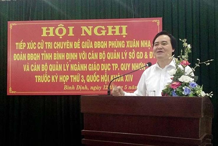 Bộ trưởng Phùng Xuân Nhạ trả lời cử tri (Ảnh: TTTT Bộ)