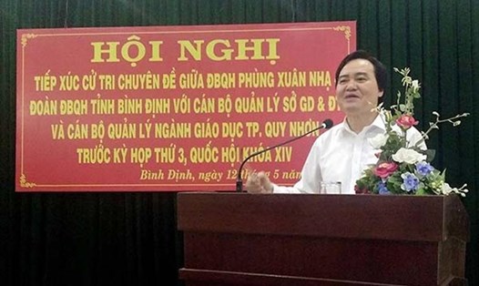 Bộ trưởng Phùng Xuân Nhạ trả lời cử tri (Ảnh: TTTT Bộ)