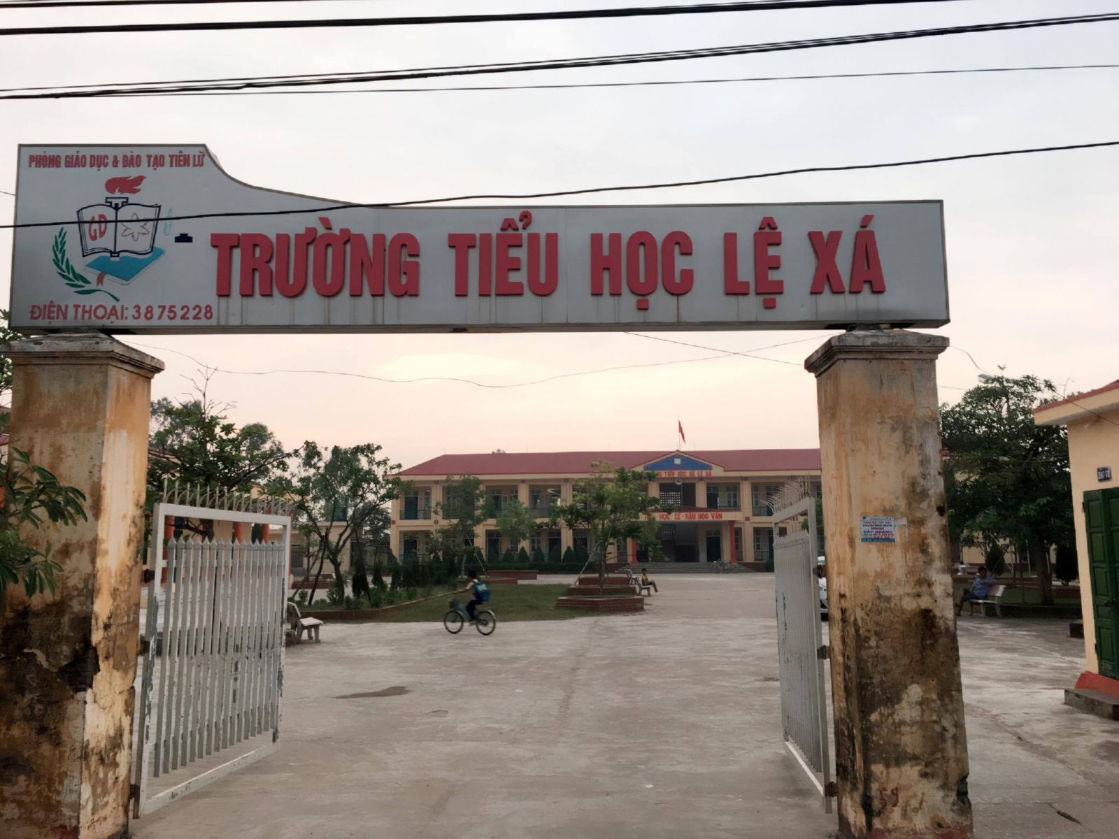 Trường Tiểu học Lệ Xá - huyện Tiên Lữ, tỉnh Hưng Yên (ảnh: Thời báo làng nghề Việt) 