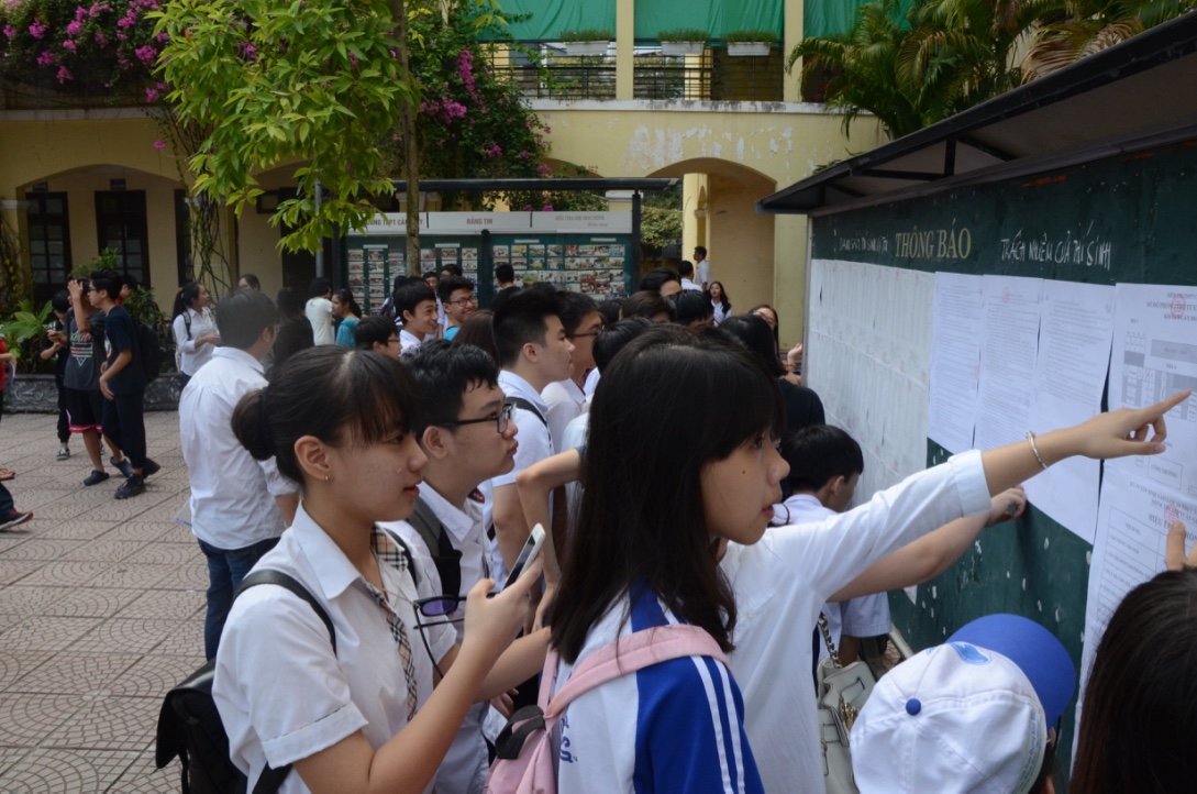 Thí sinh dự thi tuyển sinh lớp 10 tại Hà Nội (Ảnh: HN)