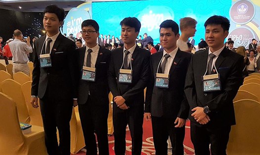 Đội tuyển Việt Nam đạt kết quả cao tại cuộc thi Olympic Vật lí quốc tế năm 2017 (Ảnh: Bộ GDĐT)