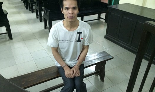 “Quỷ râu xanh” Hoàng Văn Lan khi bị bắt giữ và đưa ra xét xử vì các hành vi xâm hại lạm dụng tình dục trẻ em nam.