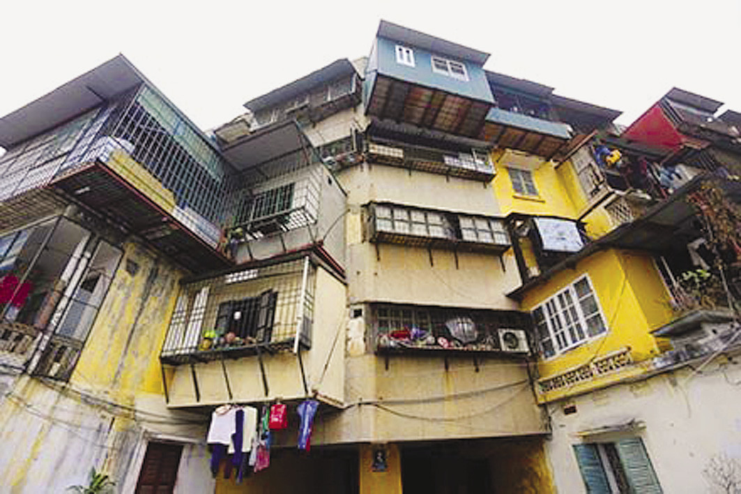 Khu nhà G6a Thành Công (Q.Ba Đình, Hà Nội) là tòa nhà có mức độ nguy hiểm hạng D, phải khẩn cấp di dời.