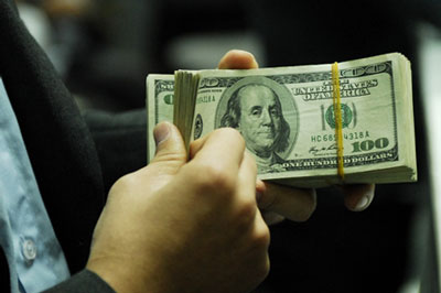 Tỷ giá USD hôm nay 22.6 tại một số ngân hàng thương mại tiếp tục đứng yên. Ảnh PV