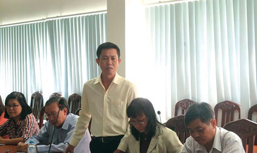 Thầy Nguyễn Văn Lợi - Hiệu trưởng Trường thực hành sư phạm Phan Đình Phùng - đã rơi nước mắt khi nói về lệnh cấm dạy thêm, học thêm.