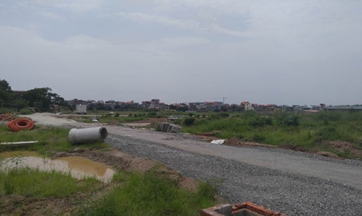 Khu đất đang được xây dựng cơ sở hạ tầng tại phường Đồng Nguyên.