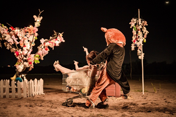 Fan tò mò khi Hari Won vui đùa với "gấu" mà không phải Trấn Thành