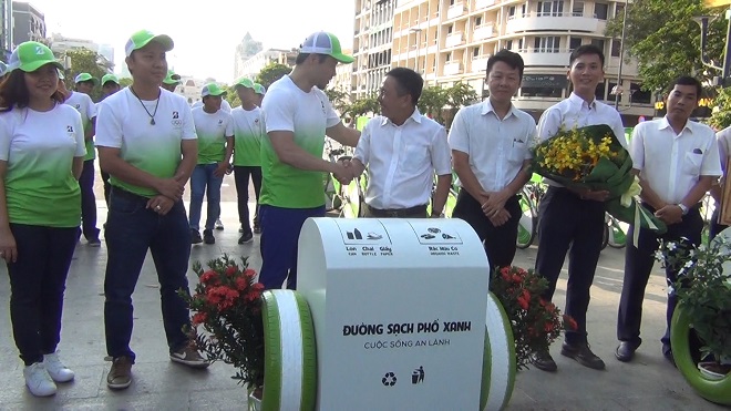 Dễ dàng phân loại rác với thùng rác thông minh lần đầu tiên có mặt tại Việt Nam