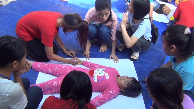 Trang bị kiến thức về phòng chống xâm hại tình dục cho trẻ em nghèo