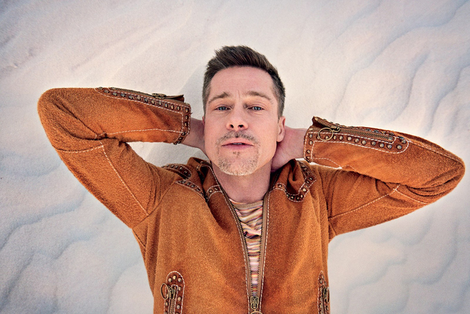 Brad Pitt mắt ngấn lệ trong bộ ảnh đổ vỡ sau hôn nhân