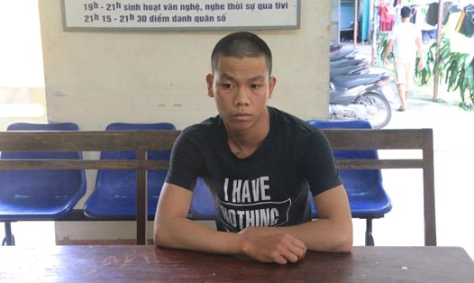 Chu Anh Hào, một trong hai thanh niên gây ra sự việc tại cơ quan điều tra. Ảnh: NG