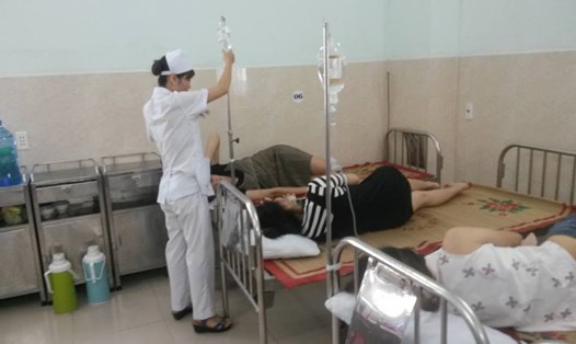 Bệnh nhân điều trị tại bệnh viện vì nghi ngộ độc thực phẩm