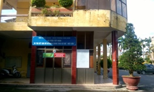 Mới hơn 15h nhưng trụ sở UBND phường Vĩnh Niệm (Lê Chân) đã đóng kín - Ảnh TN