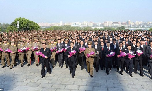 Các chuyên gia tên lửa Triều Tiên được đón tiếp trọng thị ở Bình Nhưỡng. (Ảnh: AFP)