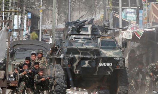 Quân đội hôm 28.5 tìm cách giành lại thành phố Marawi trên đảo Mindanao. (Ảnh: Reuters)