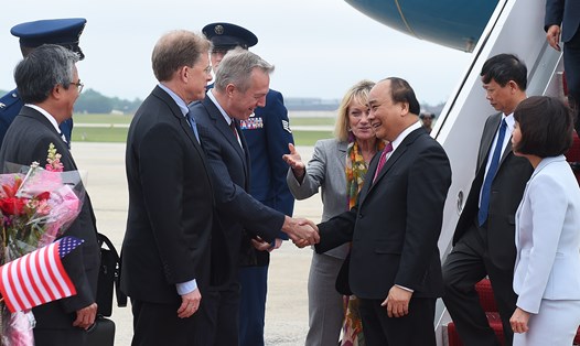 Thủ tướng Nguyễn Xuân Phúc và đoàn đại biểu cấp cao Việt Nam đến sân bay quân sự St. Andrews, Washington, Hoa Kỳ. (Ảnh: VGP)