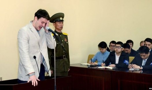 Otto Warmbier trong một phiên xét xử ở Triều Tiên. Ảnh: BBC