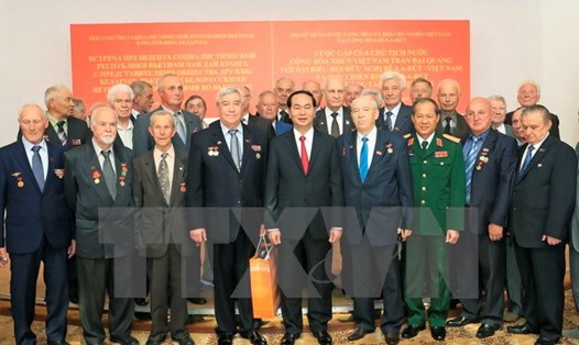 Chủ tịch Nước Trần Đại Quang tiếp đại diện Hội hữu nghị Belarus-Việt Nam và cựu chiến binh Belarus đã từng tham gia kháng chiến tại Việt Nam. Ảnh: TTXVN