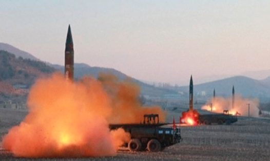 Một vụ thử tên lửa của Triều Tiên. Ảnh: KRT/AP