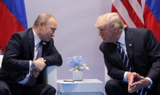 Ông Donald Trump và Vladimir Putin gặp nhau ở G20. Ảnh: AP