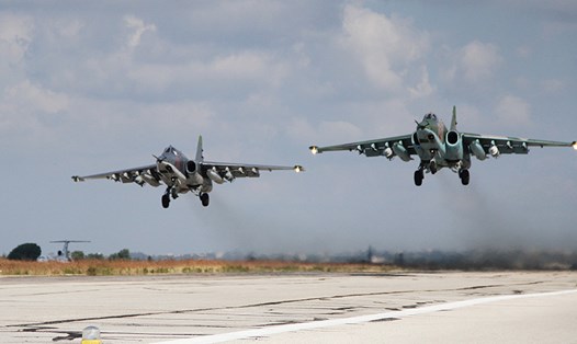 Su-25 của Nga cất cánh từ căn cứ Hmeymim. Ảnh: Sputnik