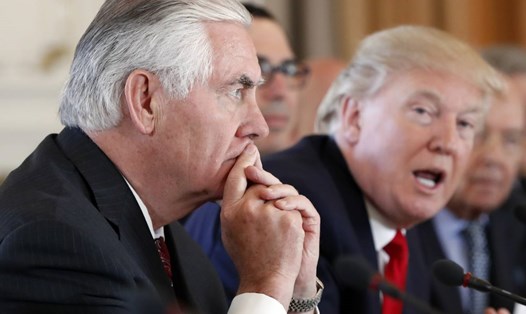 Ngoại trưởng Mỹ Rex Tillerson nói, cả ông và Tổng thống Donald Trump không vui vẻ gì khi Mỹ trừng phạt Nga. Ảnh: AP