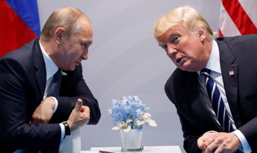 Tổng thống Donald Trump và Tổng thống Vladimir Putin gặp nhau ở G20. Ảnh: AP