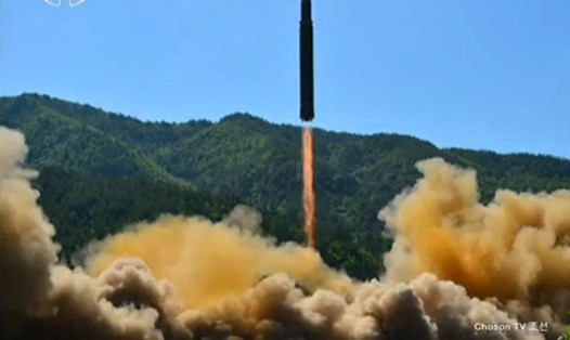 Triều Tiên thử tên lửa ICMB Hoả Tinh 14. Ảnh: Chosun TV
