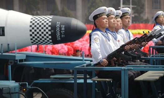 Giới chuyên gia cho rằng, tên lửa Triều Tiên có thể tấn công được lãnh thổ Mỹ. Ảnh: AP