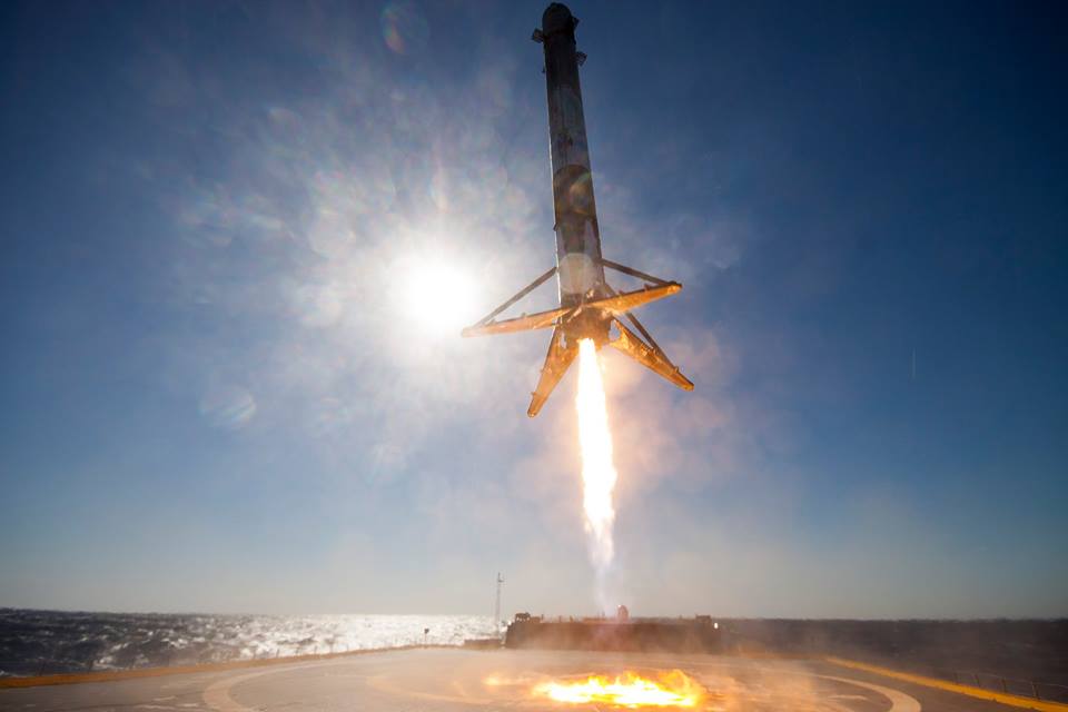 Khoảnh khắc SpaceX đi vào lịch sử khi phóng thành công Falcon 9 đã qua sử dụng