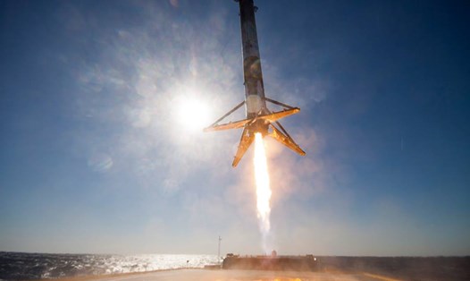 Khoảnh khắc SpaceX đi vào lịch sử khi phóng thành công Falcon 9 đã qua sử dụng