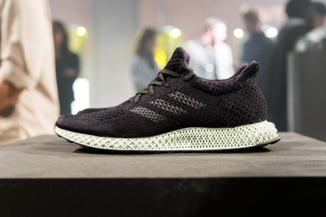 Công nghệ 360: Cận cảnh đôi giày mang công nghệ độc đáo Futurecraft 4D đến từ adidas