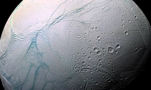 Công nghệ 360: NASA công bố bằng chứng cho thấy mặt trăng Enceladus của Sao Thổ có đủ các yếu tố để tồn tại sự sống