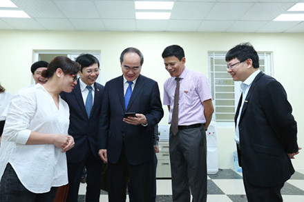 Đồng chí Nguyễn Thiện Nhân tới thăm và làm việc với Báo Lao Động