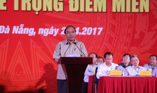 Thủ tướng Nguyễn Xuân Phúc: thủ tục hành chính phải tạo điều kiện thuận lợi cho người dân và doanh nghiệp