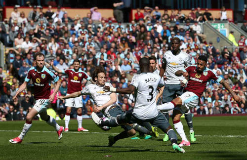 MU có chiến thắng nhẹ nhàng 2 - 0 trên sân của Burnley