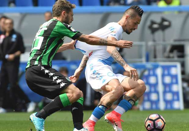 Napoli chật vật cầm hòa 2 - 2 trên sân của Sassuolo