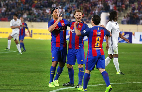 Mê mẩn với trận giao hữu của các huyền thoại Real và Barca